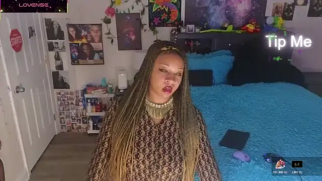 Snapshot of temptressbeauty24 chatting on 11-10-25, 11:37 temptressbeauty24 online show from 11-10-25, 11:37