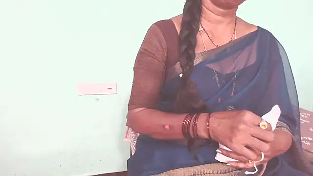 Snapshot of shrutitelugu69 chatting on 06-10-26, 04:39 shrutitelugu69 online show from 06-10-26, 04:39