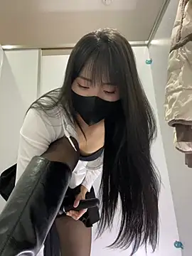 Snapshot of Asia-Lynn chatting on 01-21-25, 04:37 Asia-Lynn online show from 01-21-25, 04:37