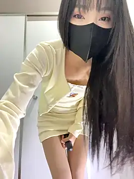 Snapshot of Asia-Lynn chatting on 12-17-25, 10:43 Asia-Lynn online show from 12-17-25, 10:43