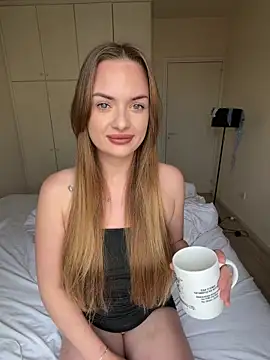 Snapshot of ElenaRebelle chatting on 04-27-26, 07:06 ElenaRebelle online show from 04-27-26, 07:06