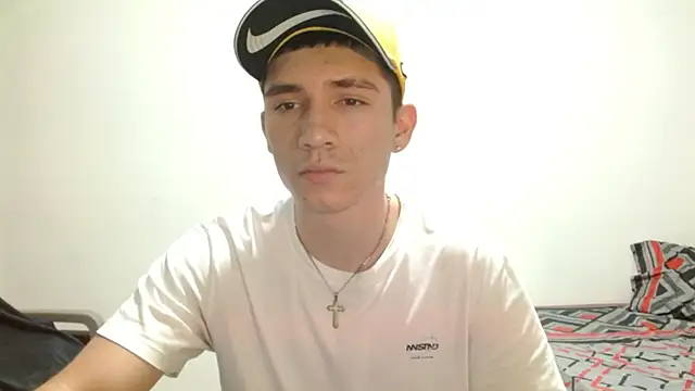 Snapshot of ChicoMaloFfF chatting on 04-25-26, 12:35 ChicoMaloFfF online show from 04-25-26, 12:35