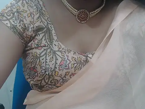 Snapshot of Lovely_Siri_23 chatting on 05-18-26, 05:30 Lovely Siri 23 online show from 05-18-26, 05:30