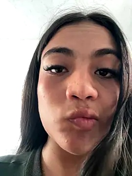 Snapshot of Chiqui_cute chatting on 10-12-25, 03:55 Chiqui cute online show from 10-12-25, 03:55