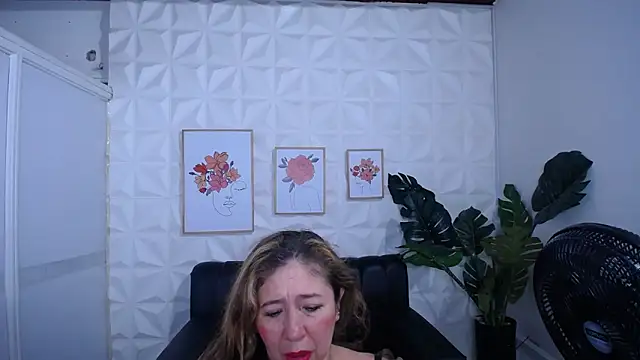 Valentinaa mature online show from 02-23-26, 08:39