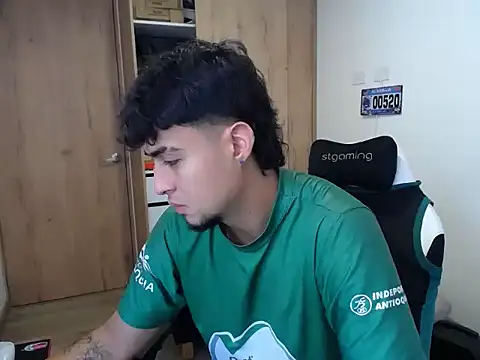 Snapshot of matias_bianco chatting on 10-30-25, 07:47 matias bianco online show from 10-30-25, 07:47