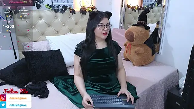 AnnaRedgrave online show from 11-23-25, 08:25