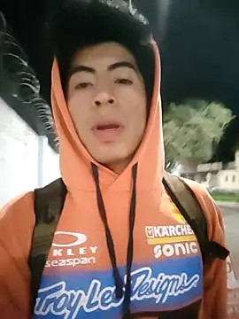 Snapshot of Alexander9827 chatting on 01-08-25, 12:17 Alexander9827 online show from 01-08-25, 12:17