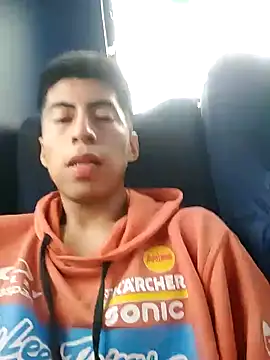 Snapshot of Alexander9827 chatting on 01-09-25, 10:52 Alexander9827 online show from 01-09-25, 10:52