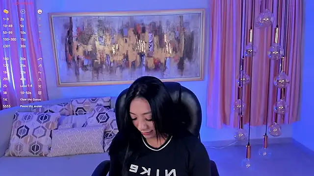 LizzHamilton   online show from 02-13-25, 12:13