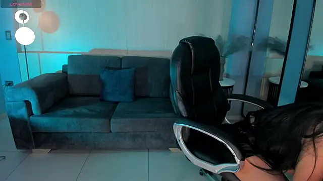 LizzHamilton   online show from 03-05-25, 09:15