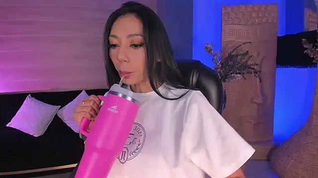 LizzHamilton   online show from 09-24-25, 09:51