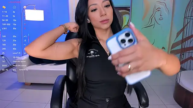 LizzHamilton   online show from 10-10-25, 09:14