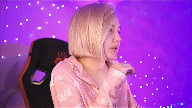 ReiYosimoto online show from 12-13-24, 03:11