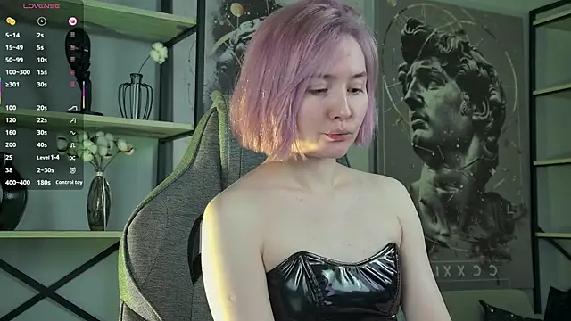 ReiYosimoto online show from 10-27-25, 03:49