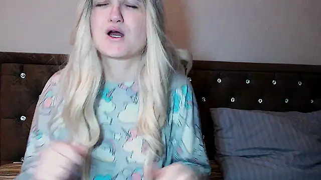 Sara4uu online show from 06-12-26, 10:52