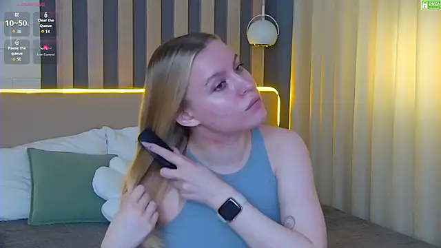 Snapshot of AmaliaBell chatting on 06-08-26, 01:11 AmaliaBell online show from 06-08-26, 01:11