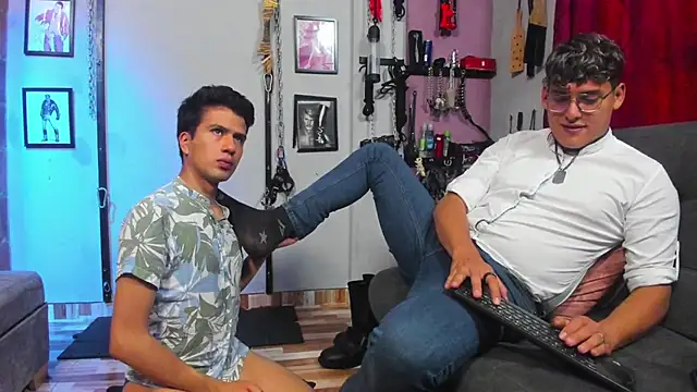 dom2travelersss online show from 02-21-25, 02:38