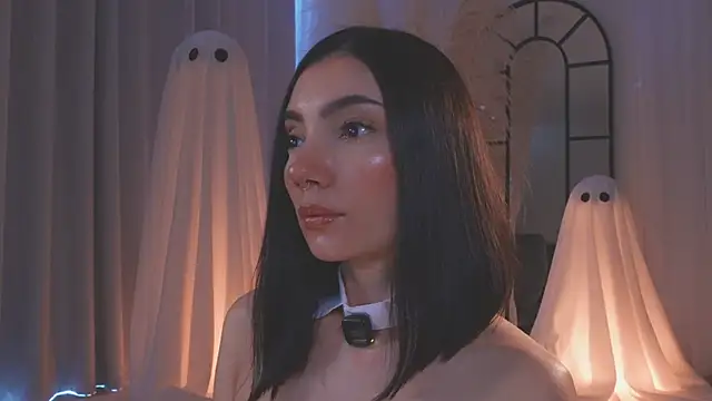 AmyArmstrong online show from 10-28-25, 07:49