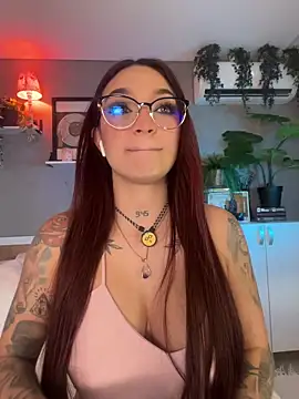 Snapshot of DaniDusan_ chatting on 11-23-25, 06:52 DaniDusan online show from 11-23-25, 06:52