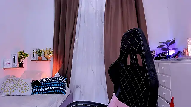 Snapshot of KeishaDanger_ chatting on 03-05-25, 04:34 KeishaDanger online show from 03-05-25, 04:34