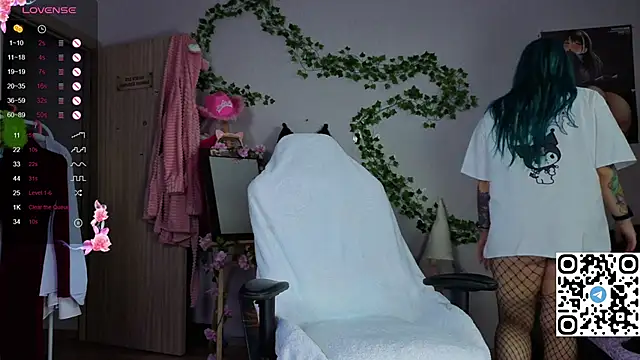 Silvia Santorskii online show from 11-24-25, 08:47