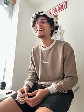 bigryann23 online show from 11-08-25, 09:13