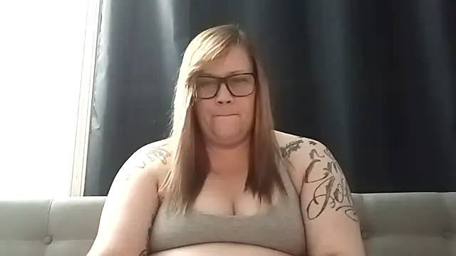 Snapshot of LIL_NELLI chatting on 10-26-25, 07:36 LIL NELLI online show from 10-26-25, 07:36